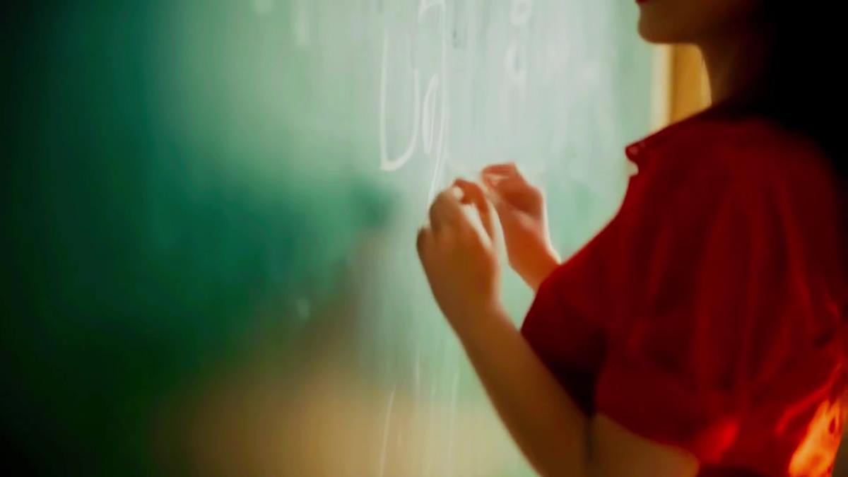 图片[7]-精选AI VIDEO 084 A Lesson in Slow Blooming Love _ ゆっくりと咲く爱のレッスン _ Chill Pop _ Official[20P]-草丛看图