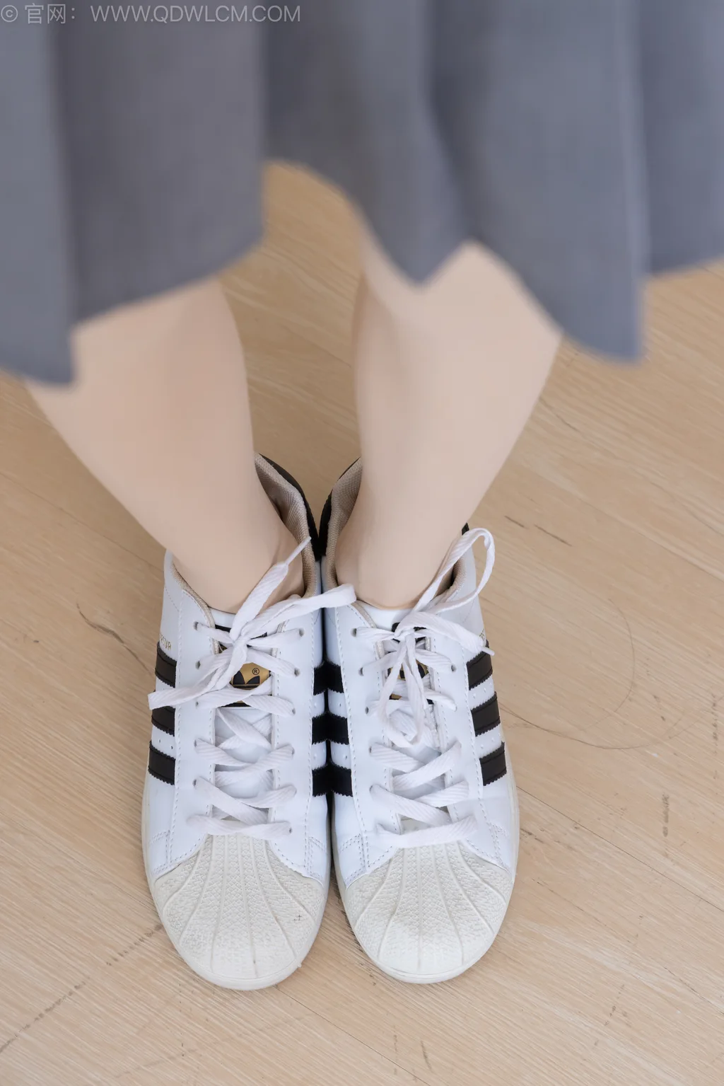 图片[2]-精选勿恋传媒 NO.2547 小夏-板鞋、厚肉丝[165P]-草丛看图