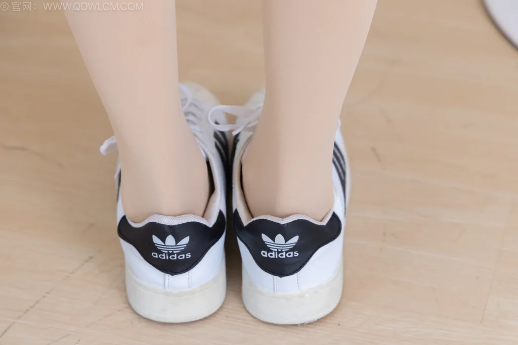 图片[4]-精选勿恋传媒 NO.2547 小夏-板鞋、厚肉丝[165P]-草丛看图