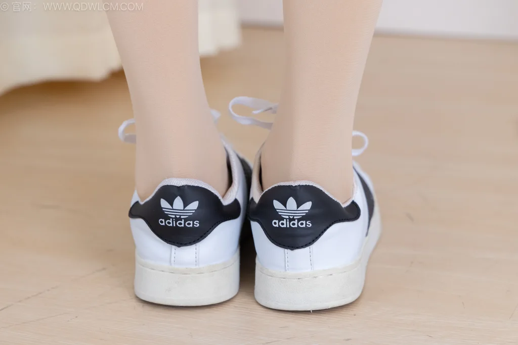 图片[5]-精选勿恋传媒 NO.2547 小夏-板鞋、厚肉丝[165P]-草丛看图