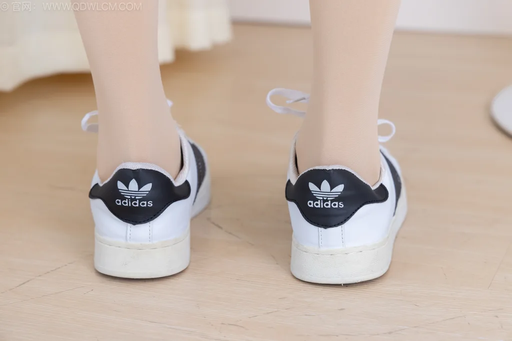 图片[6]-精选勿恋传媒 NO.2547 小夏-板鞋、厚肉丝[165P]-草丛看图