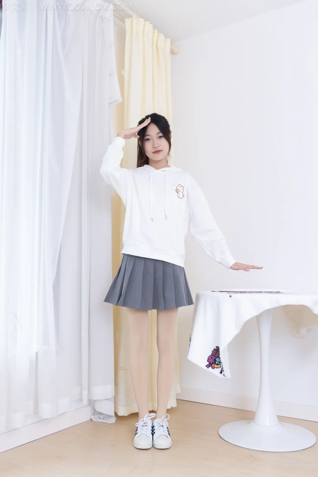 图片[1]-精选勿恋传媒 NO.2547 小夏-板鞋、厚肉丝[165P]-草丛看图