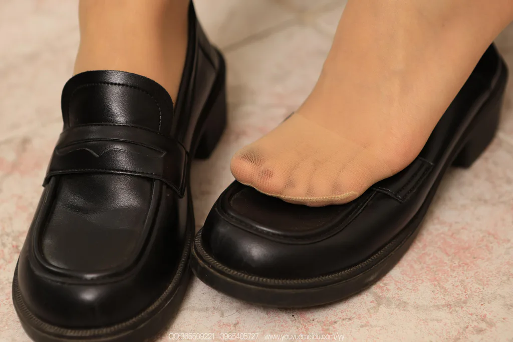 图片[3]-精选[IESS异思趣向] 2025.12.24 丝享家2246：小婕《肉丝平底鞋》[87P]-草丛看图