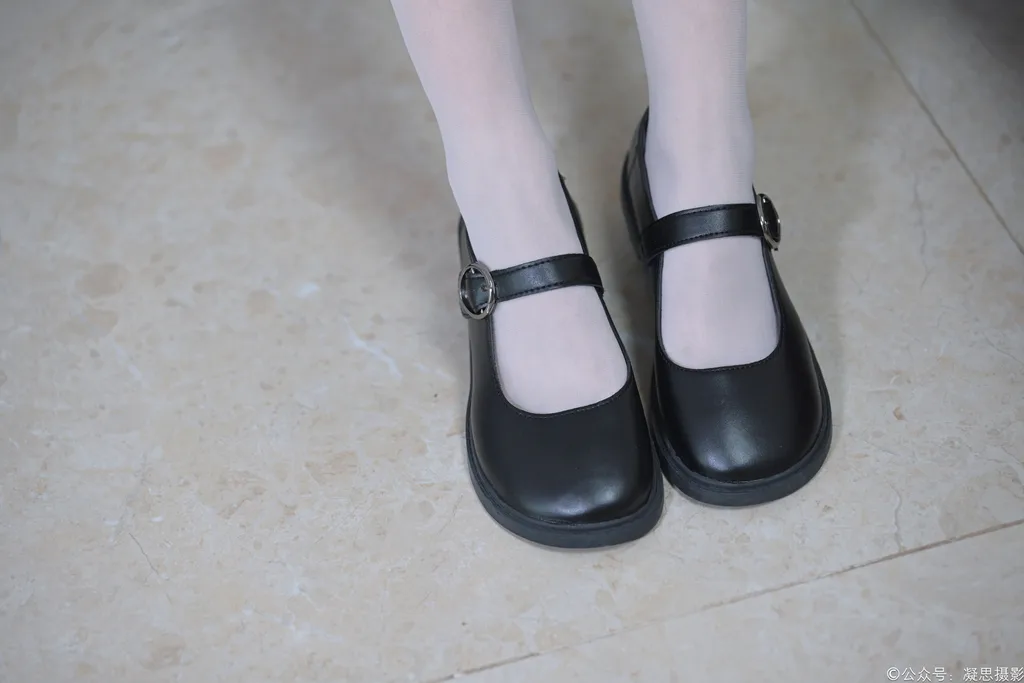 图片[3]-精选凝思摄影 NO.052 沅沅-T恤、小腿袜、小皮鞋[145P]-草丛看图