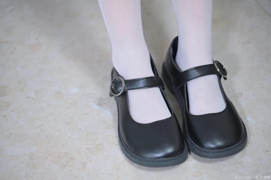 图片[5]-精选凝思摄影 NO.052 沅沅-T恤、小腿袜、小皮鞋[145P]-草丛看图
