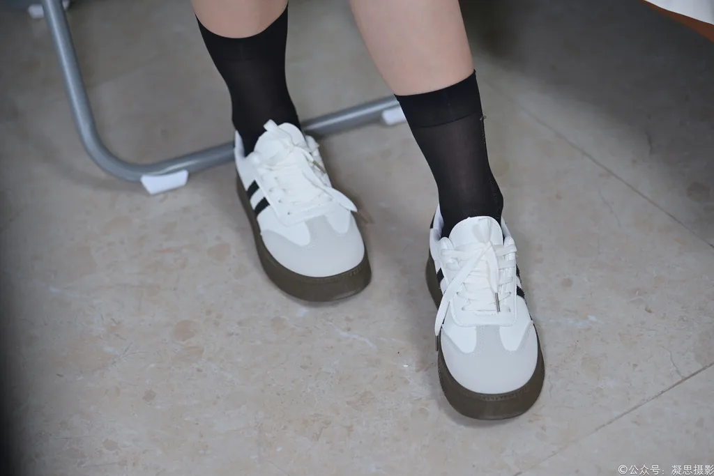 图片[4]-精选凝思摄影 NO.048 小睿-短裙、黑丝、平底鞋[135P]-草丛看图