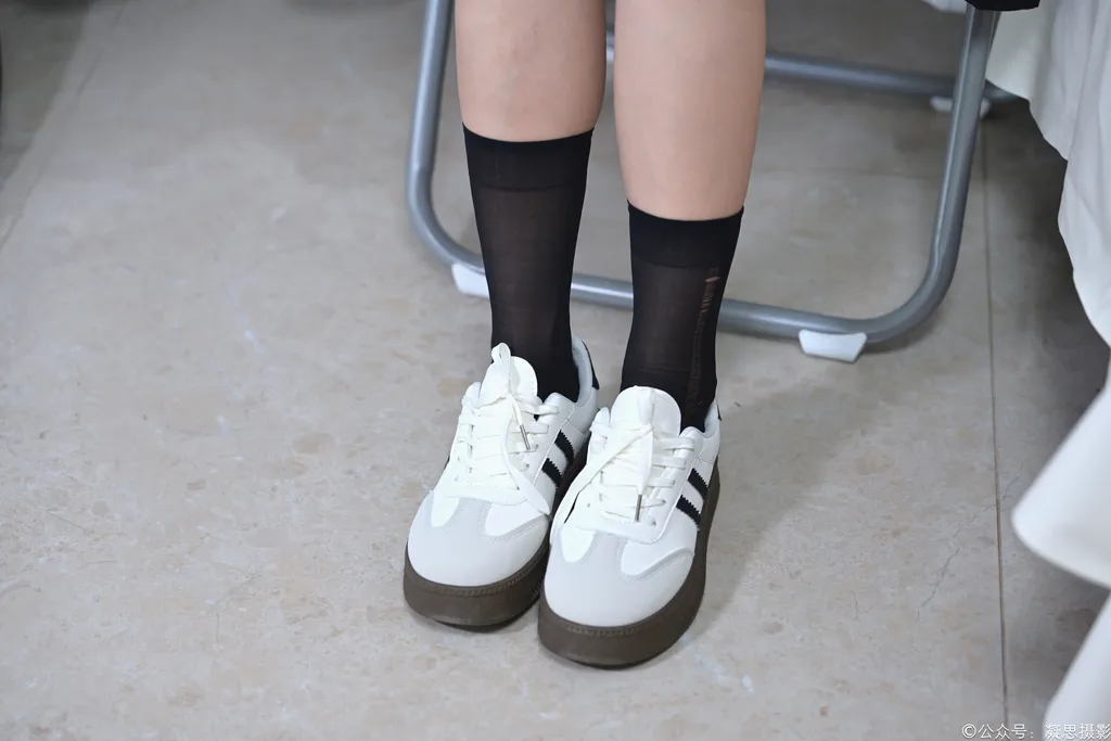 图片[6]-精选凝思摄影 NO.048 小睿-短裙、黑丝、平底鞋[135P]-草丛看图