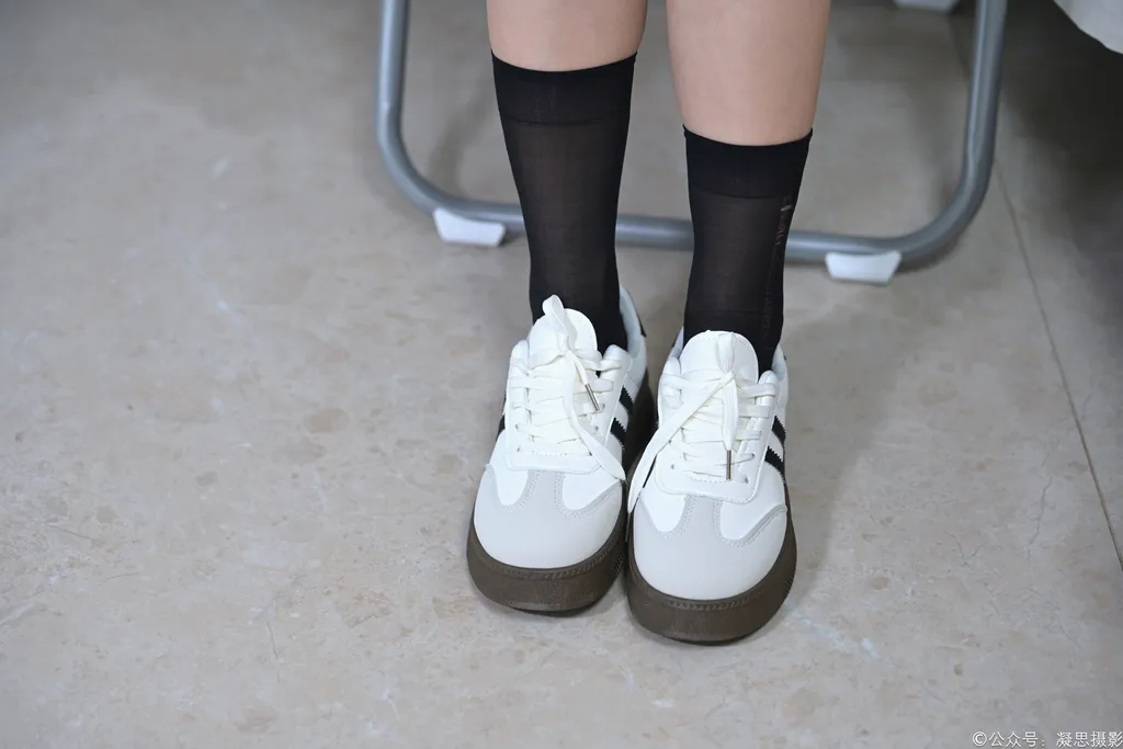 图片[7]-精选凝思摄影 NO.048 小睿-短裙、黑丝、平底鞋[135P]-草丛看图