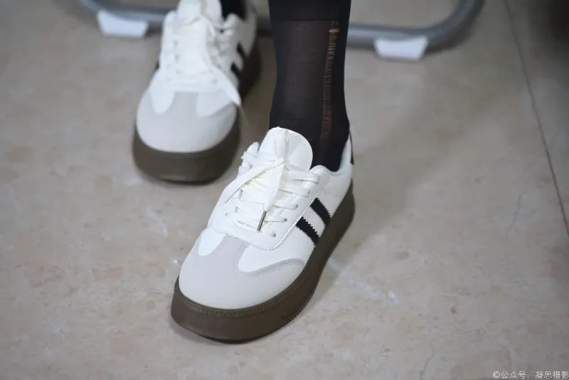 精选凝思摄影 NO.048 小睿-短裙、黑丝、平底鞋[135P]-草丛看图