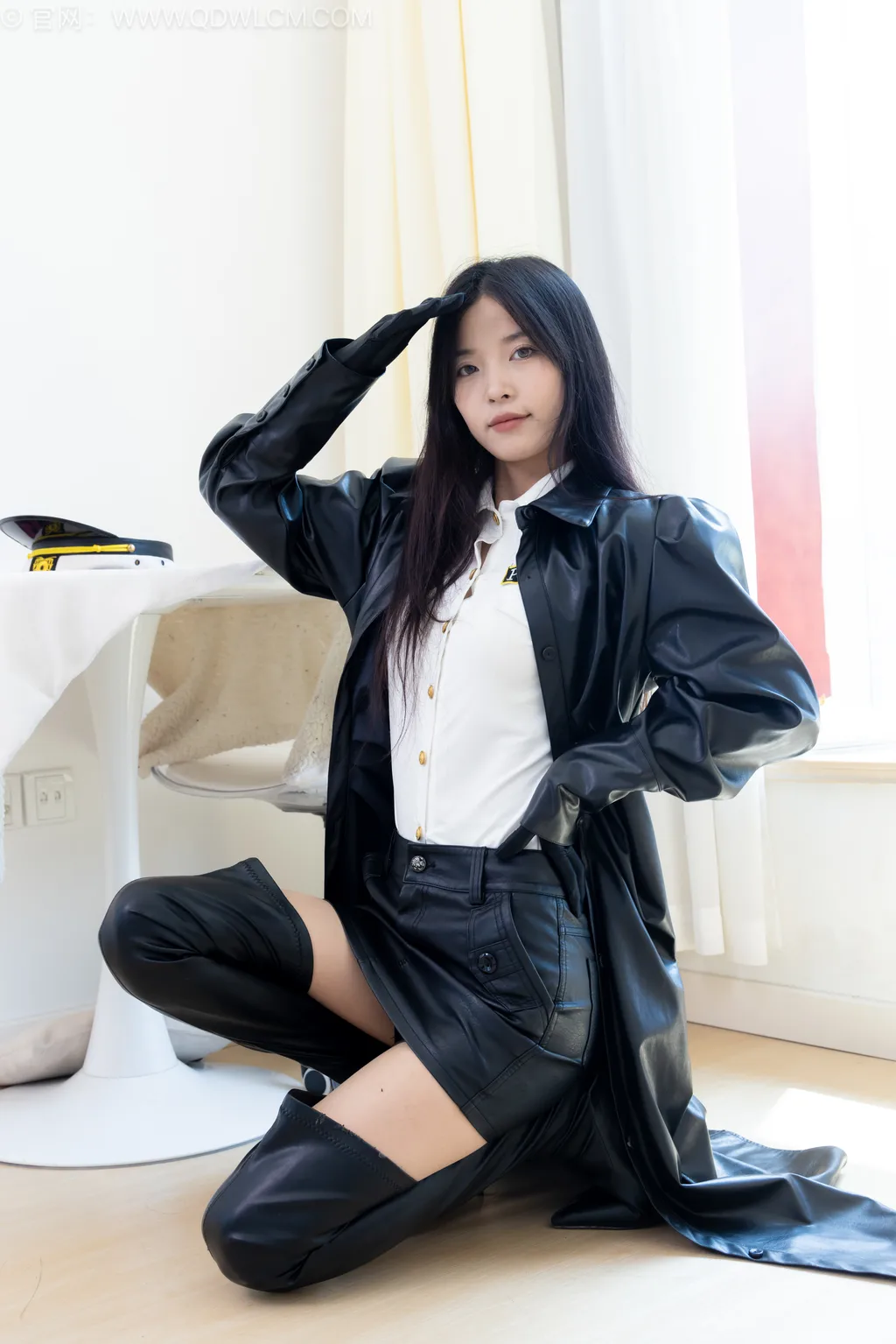 图片[2]-精选勿恋传媒 NO.2527 茯苓-高跟长靴、薄肉丝、揉脚[174P]-草丛看图