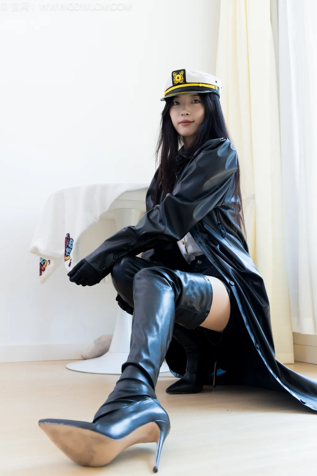 图片[5]-精选勿恋传媒 NO.2527 茯苓-高跟长靴、薄肉丝、揉脚[174P]-草丛看图