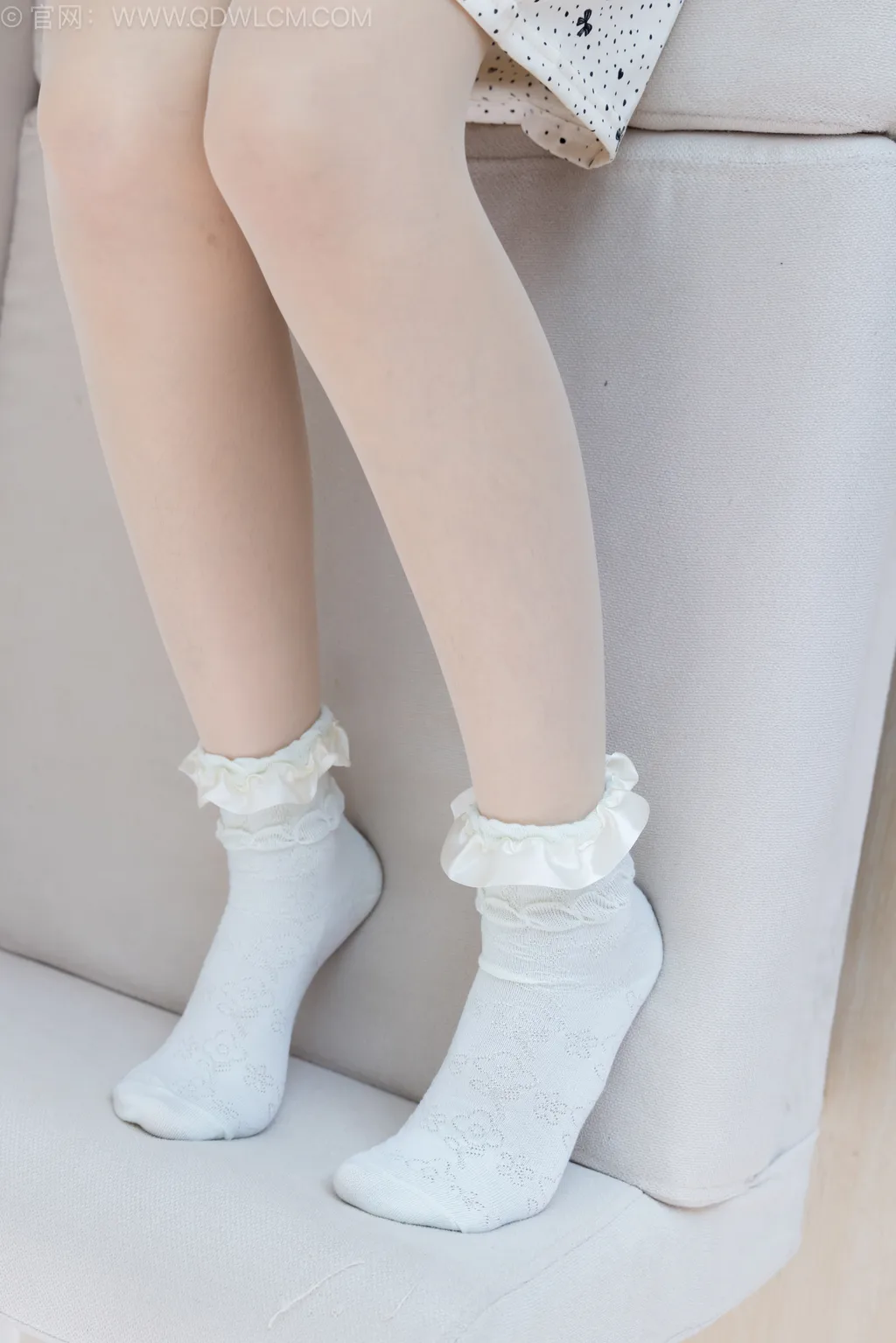 图片[6]-精选勿恋传媒 NO.2520 菜菜-帆布鞋、白棉袜、薄肉丝、睡裙[240P]-草丛看图