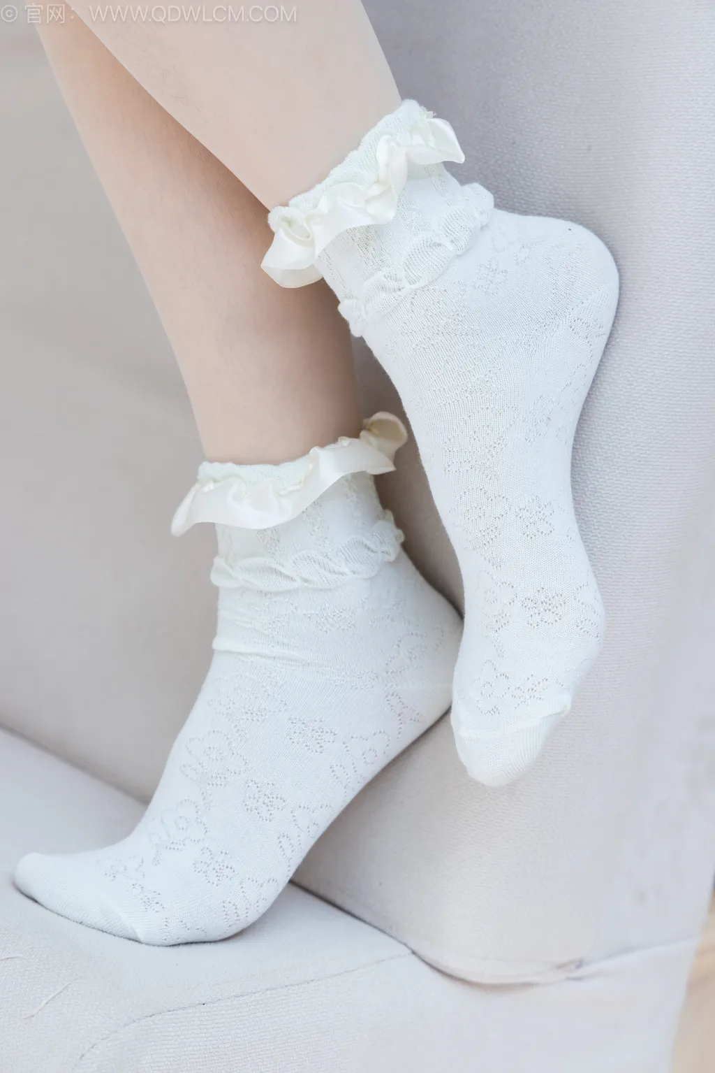 图片[7]-精选勿恋传媒 NO.2520 菜菜-帆布鞋、白棉袜、薄肉丝、睡裙[240P]-草丛看图