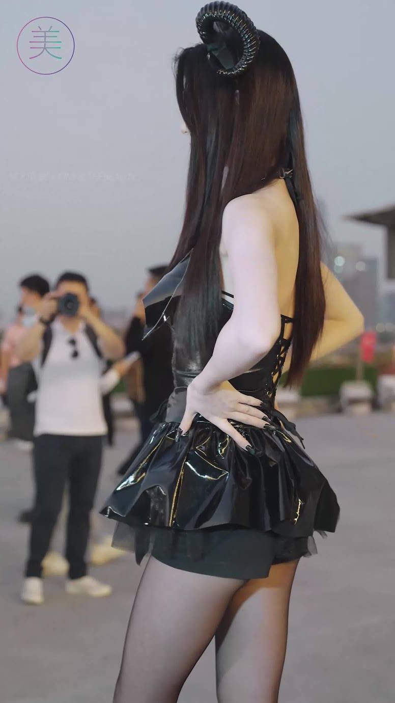 图片[1]-精选NO.0957 2023 广州车展 Racing Model 车模抖音网荭随拍129[20P]-草丛看图