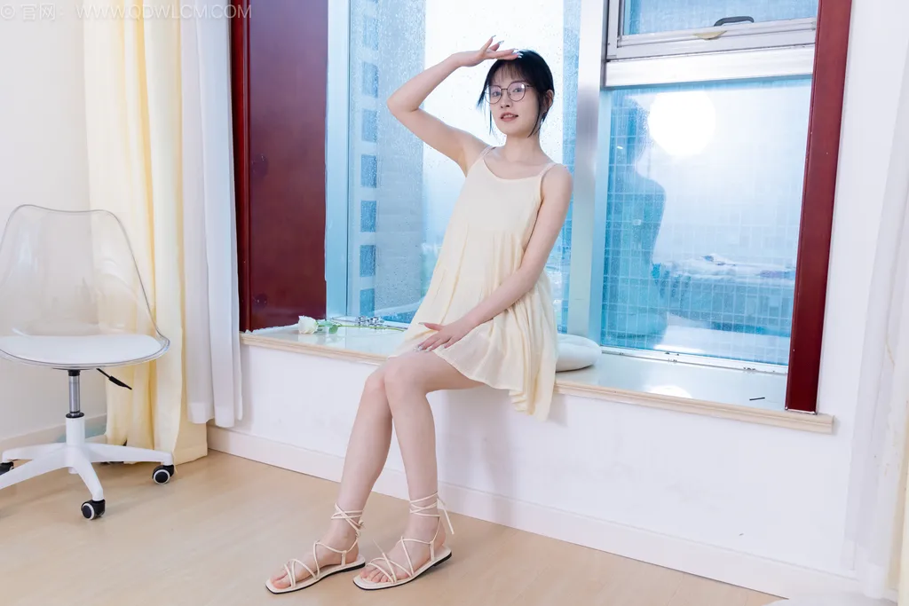 图片[5]-精选勿恋传媒 NO.2529 小酒-平底凉鞋、薄肉丝、瑜伽[156P]-草丛看图