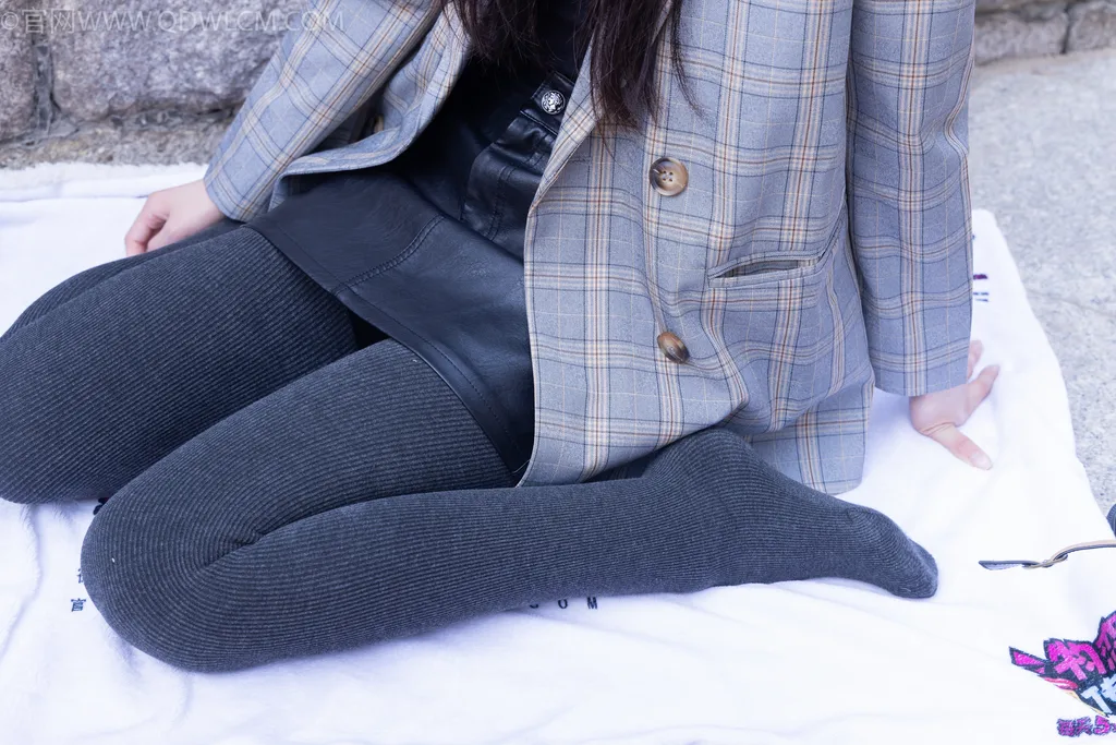 图片[2]-精选勿恋传媒 NO.2517 茯苓-高跟鞋、超厚灰连裤袜[210P]-草丛看图