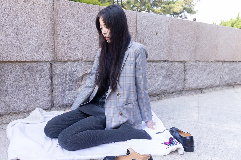 图片[1]-精选勿恋传媒 NO.2517 茯苓-高跟鞋、超厚灰连裤袜[210P]-草丛看图