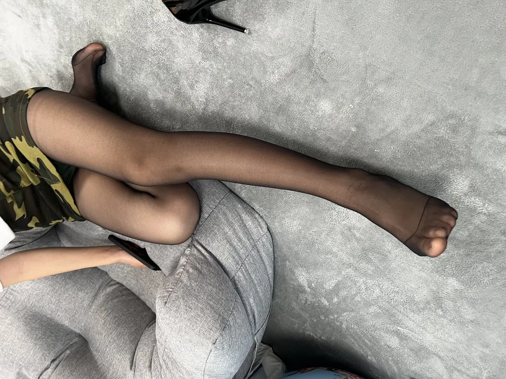 图片[7]-精选三禾摄影 NO.022 短裙 黑丝 高跟[93P]-草丛看图