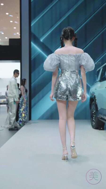 精选NO.1311 2024 深圳粤港澳大湾区车展 Model 车模随拍 105[20P]-草丛看图