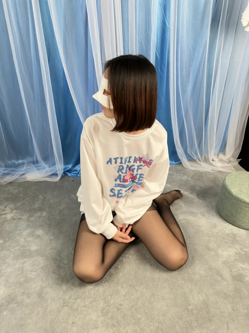 图片[1]-精选三禾摄影 NO.040 卫衣 休闲短裤 黑丝[112P]-草丛看图