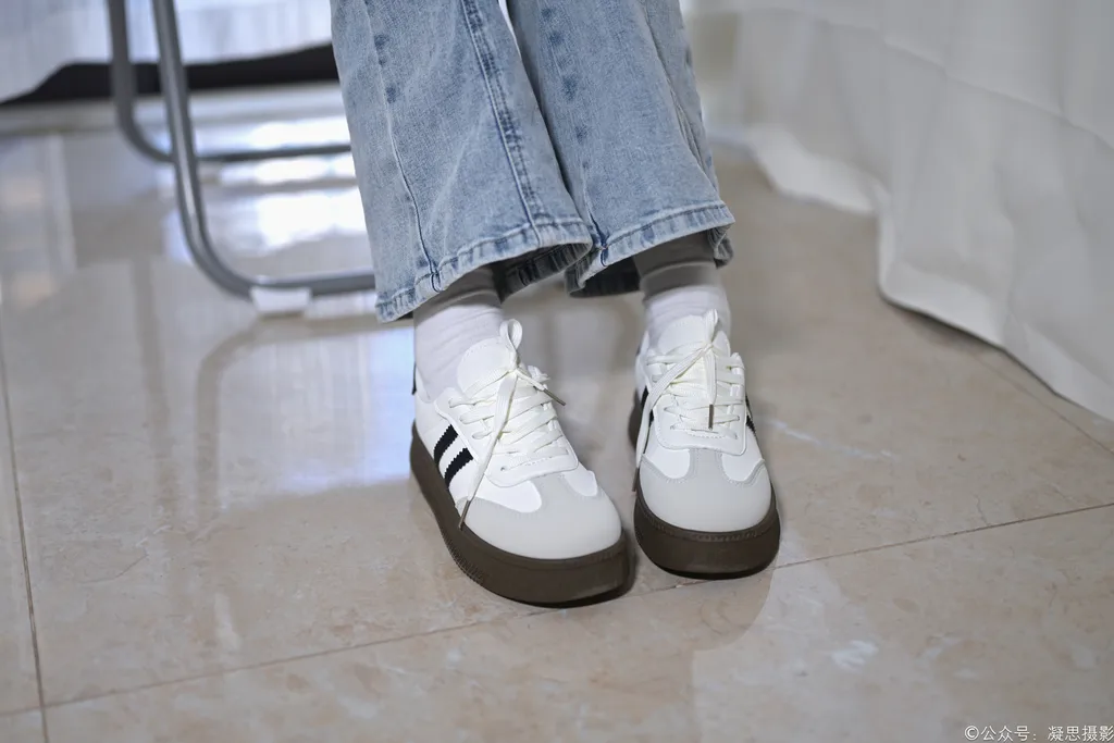 图片[4]-精选凝思摄影 NO.035 小睿-T恤、短白袜、平底鞋[145P]-草丛看图