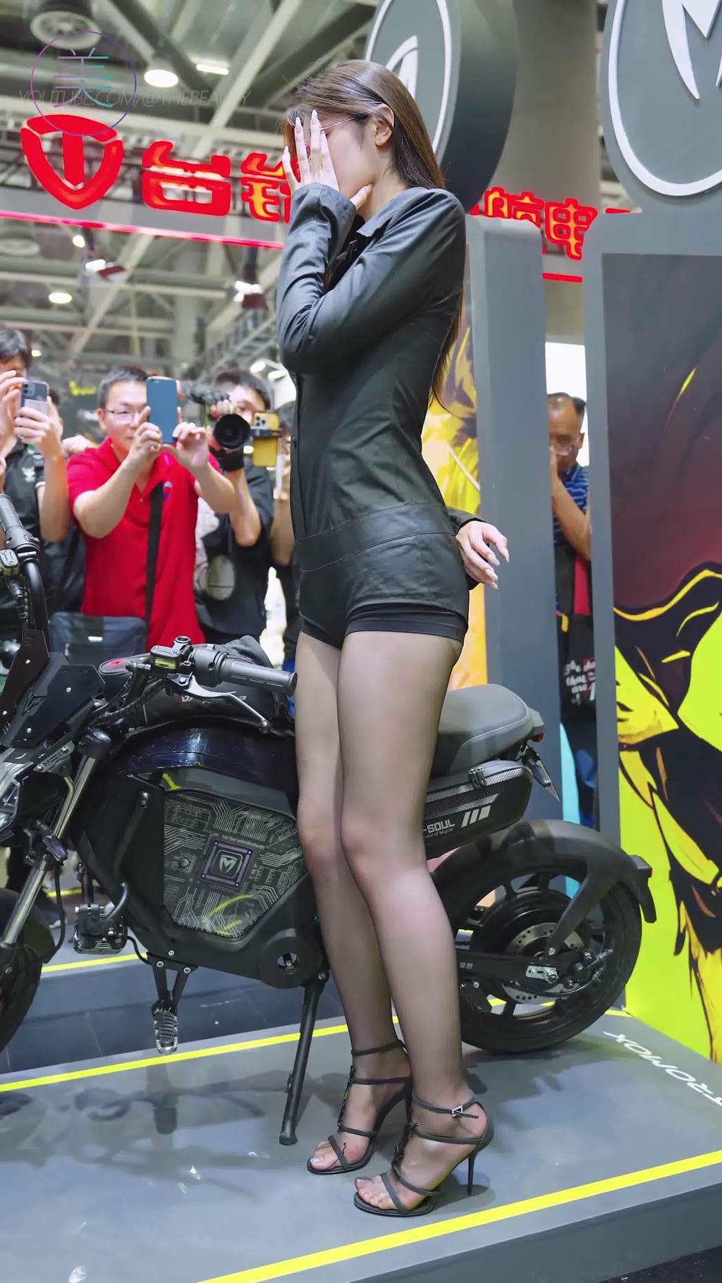 图片[2]-精选NO.1477 2024 华南电动车展 车模随拍 #小乌苏 黑丝情趣 01[30P]-草丛看图