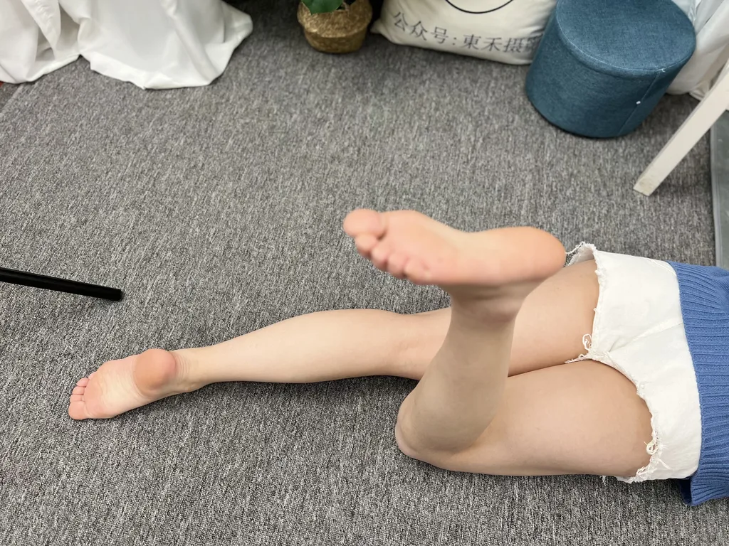 图片[4]-精选三禾摄影 NO.033 休闲短裤 棉袜 小白鞋[153P]-草丛看图