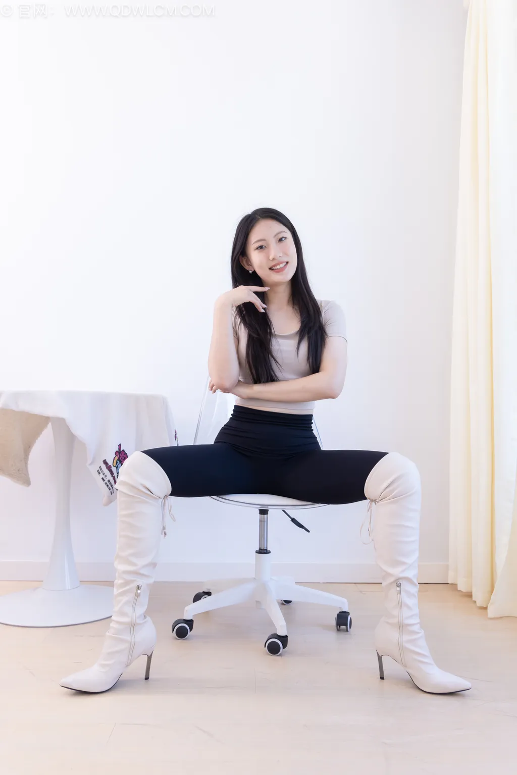 图片[3]-精选勿恋传媒 NO.2536 奶糖-高跟长靴、白棉袜、裸足[180P]-草丛看图