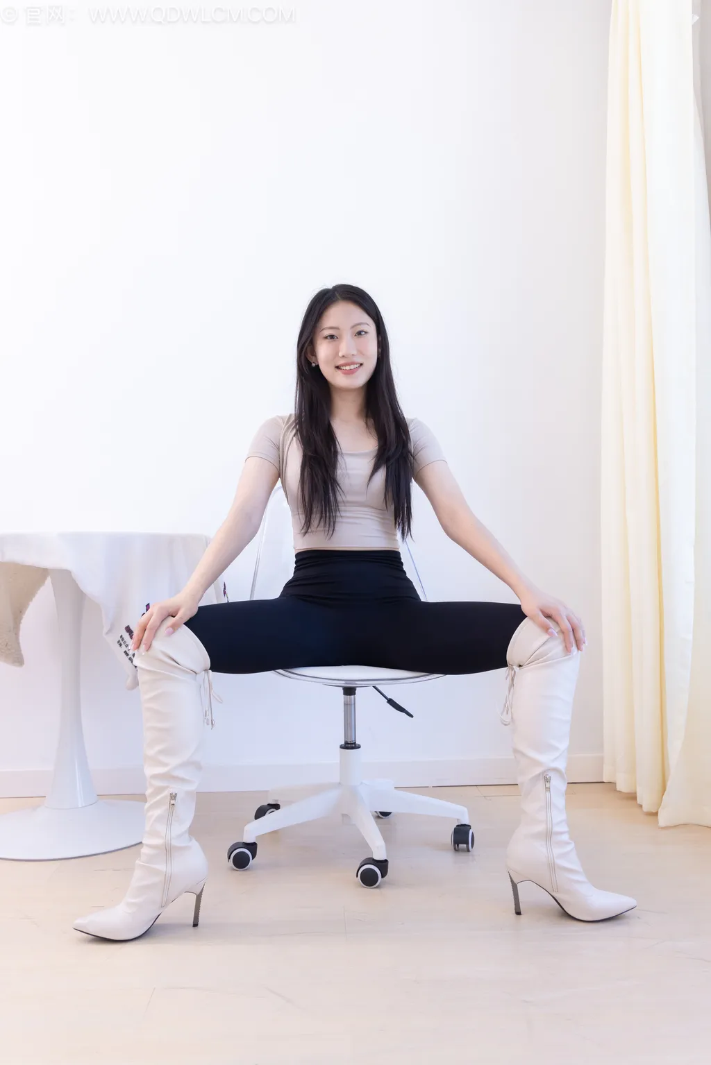 图片[4]-精选勿恋传媒 NO.2536 奶糖-高跟长靴、白棉袜、裸足[180P]-草丛看图