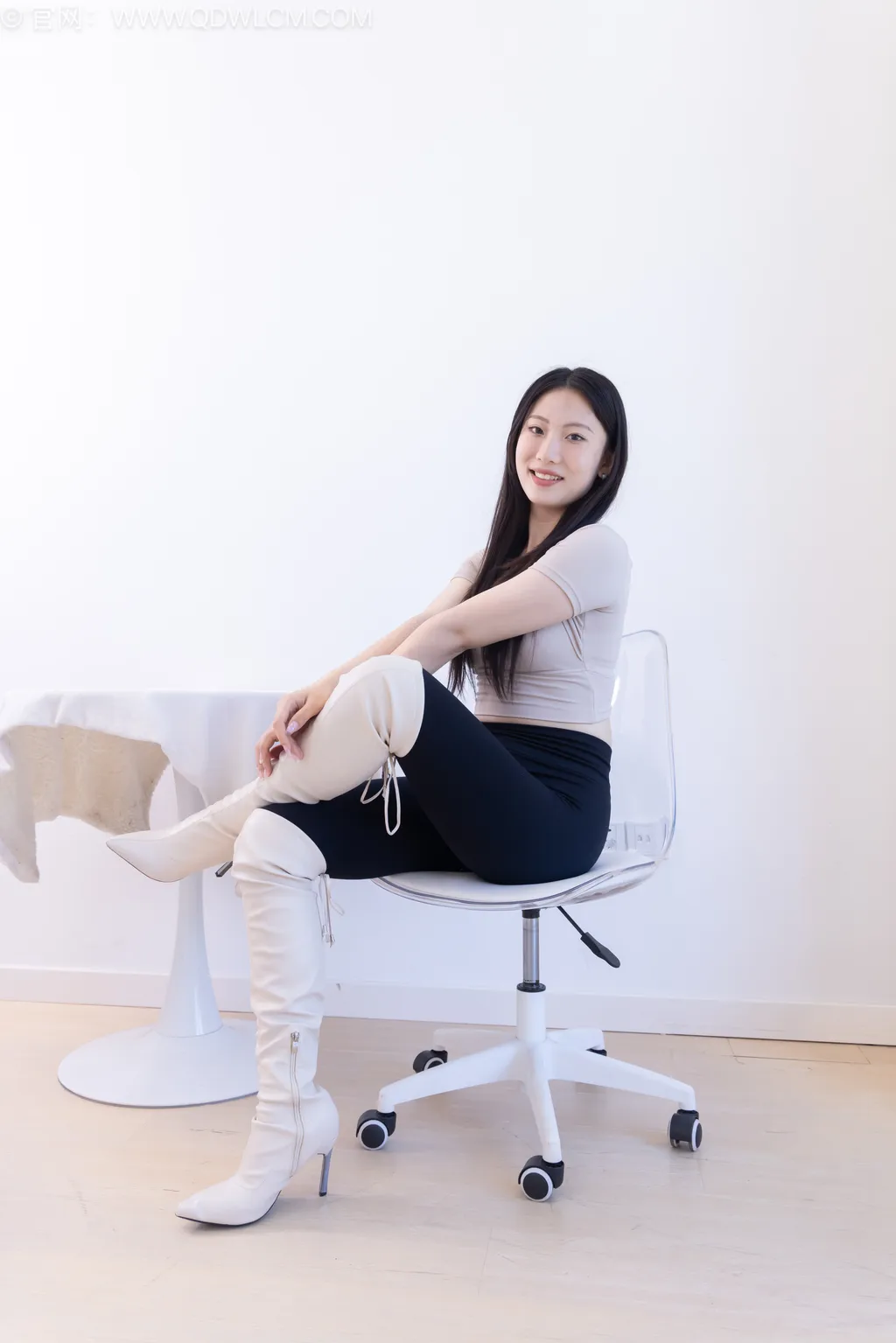 图片[6]-精选勿恋传媒 NO.2536 奶糖-高跟长靴、白棉袜、裸足[180P]-草丛看图