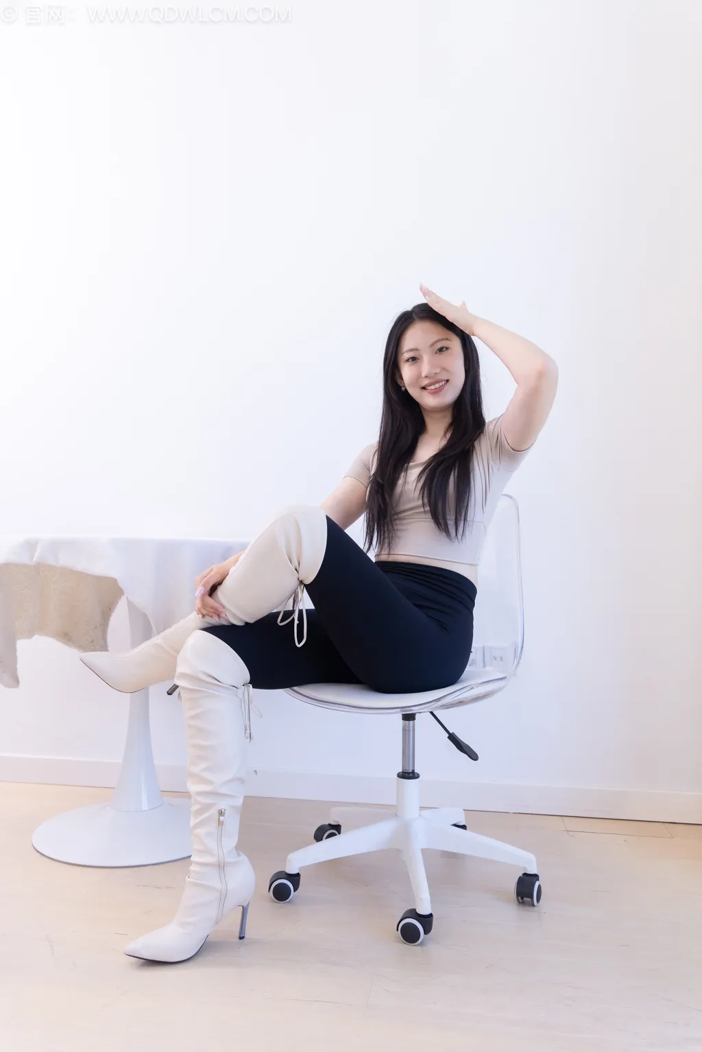 图片[7]-精选勿恋传媒 NO.2536 奶糖-高跟长靴、白棉袜、裸足[180P]-草丛看图