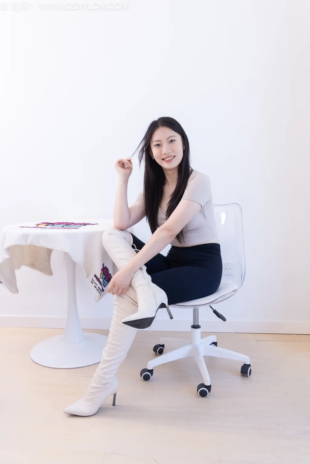 图片[8]-精选勿恋传媒 NO.2536 奶糖-高跟长靴、白棉袜、裸足[180P]-草丛看图