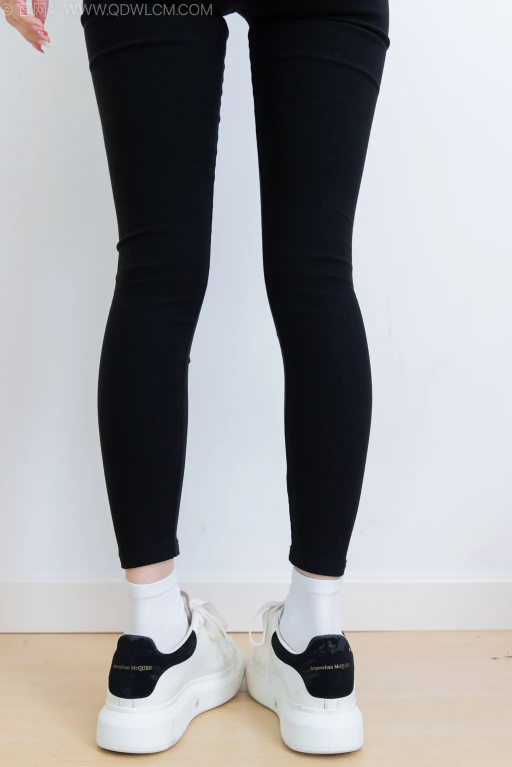 图片[1]-精选勿恋传媒 NO.2528 贝壳-板鞋、纯白棉袜[150P]-草丛看图