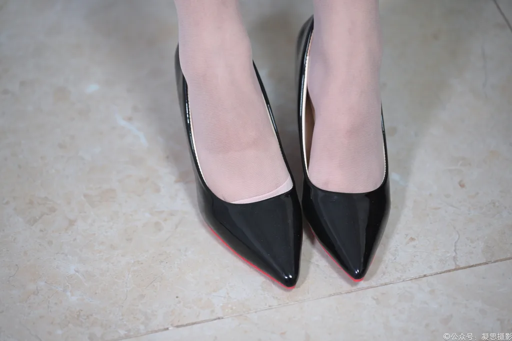 图片[1]-精选凝思摄影 NO.047 沅沅-连衣裙、丝袜、高跟鞋[120P]-草丛看图