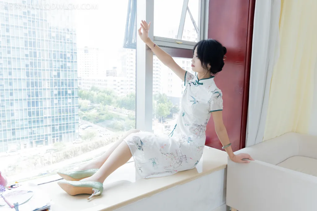 图片[2]-精选勿恋传媒 NO.2515 南南-旗袍、高跟鞋、薄肉丝[151P]-草丛看图