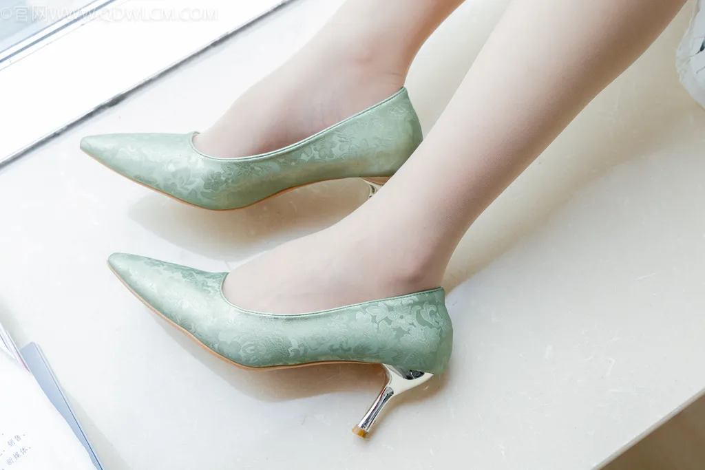 图片[4]-精选勿恋传媒 NO.2515 南南-旗袍、高跟鞋、薄肉丝[151P]-草丛看图