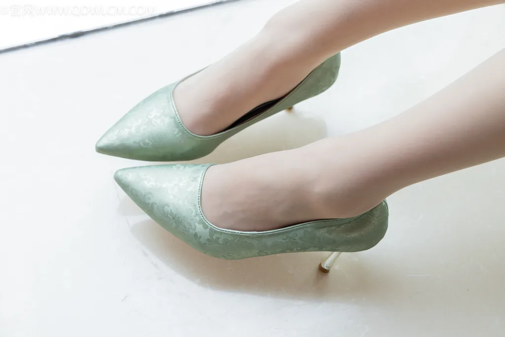 图片[6]-精选勿恋传媒 NO.2515 南南-旗袍、高跟鞋、薄肉丝[151P]-草丛看图