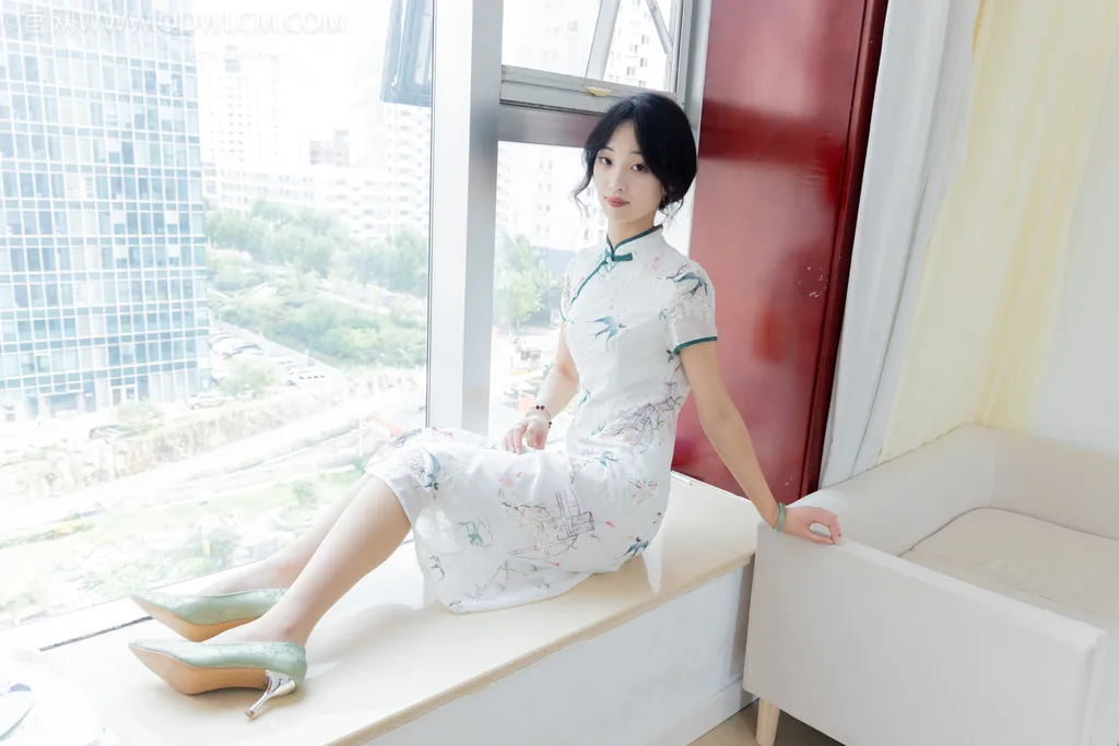 图片[1]-精选勿恋传媒 NO.2515 南南-旗袍、高跟鞋、薄肉丝[151P]-草丛看图