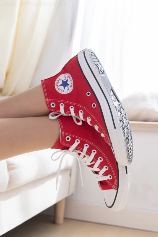 精选勿恋传媒 NO.2524 嘟嘟-高跟鞋、帆布鞋、薄肉丝、裸足[160P]-草丛看图