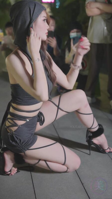 精选NO.1228 2024 深圳粤港澳大湾区车展 Model 车模随拍 79[20P]-草丛看图