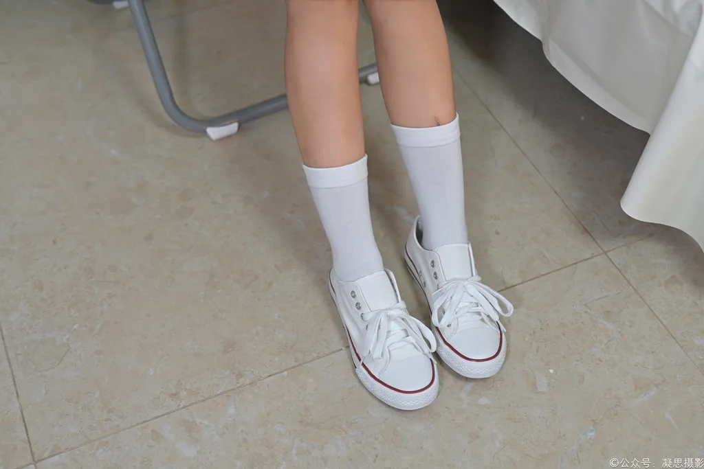 图片[2]-精选凝思摄影 NO.036 沅沅-连衣裙、短白袜、平底鞋[144P]-草丛看图