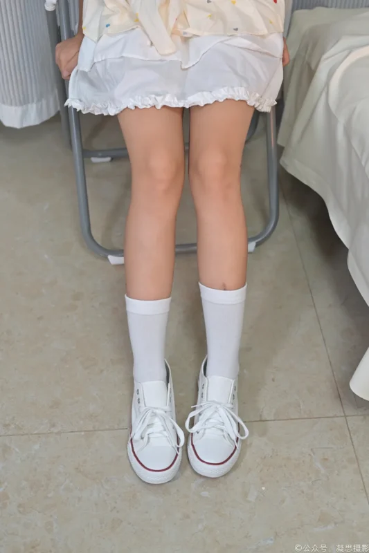 精选凝思摄影 NO.036 沅沅-连衣裙、短白袜、平底鞋[144P]-草丛看图