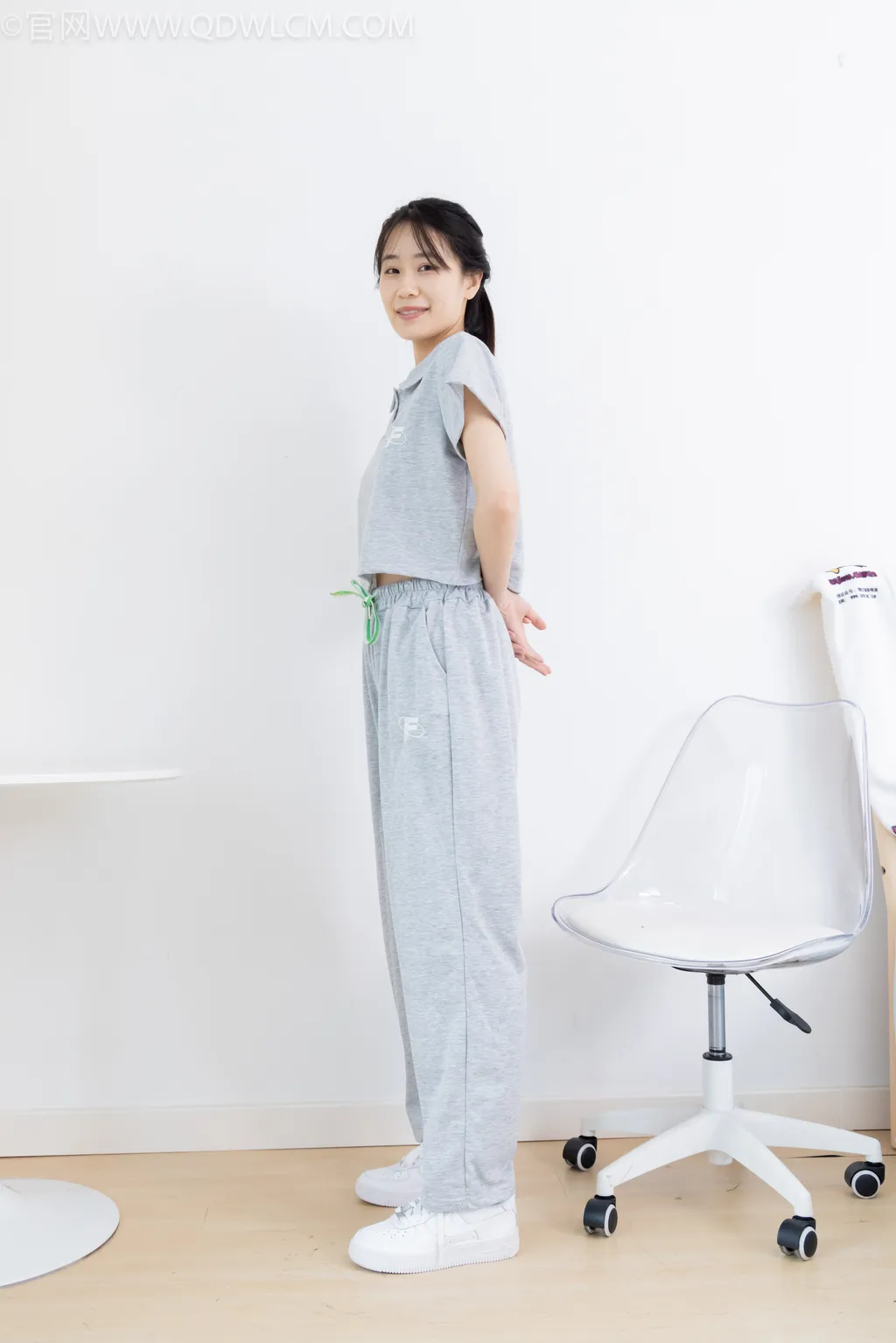 图片[4]-精选勿恋传媒 NO.2518 菜菜-板鞋、厚白丝、裤里丝[161P]-草丛看图