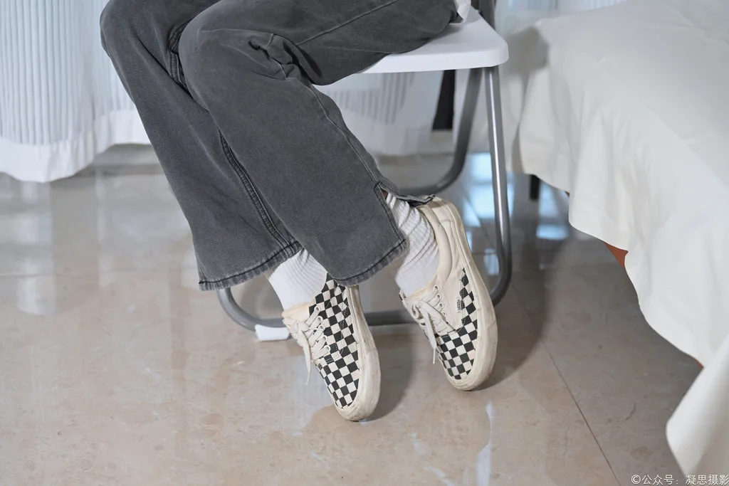 图片[6]-精选凝思摄影 NO.042 小睿-T恤、短白袜、平底鞋[135P]-草丛看图
