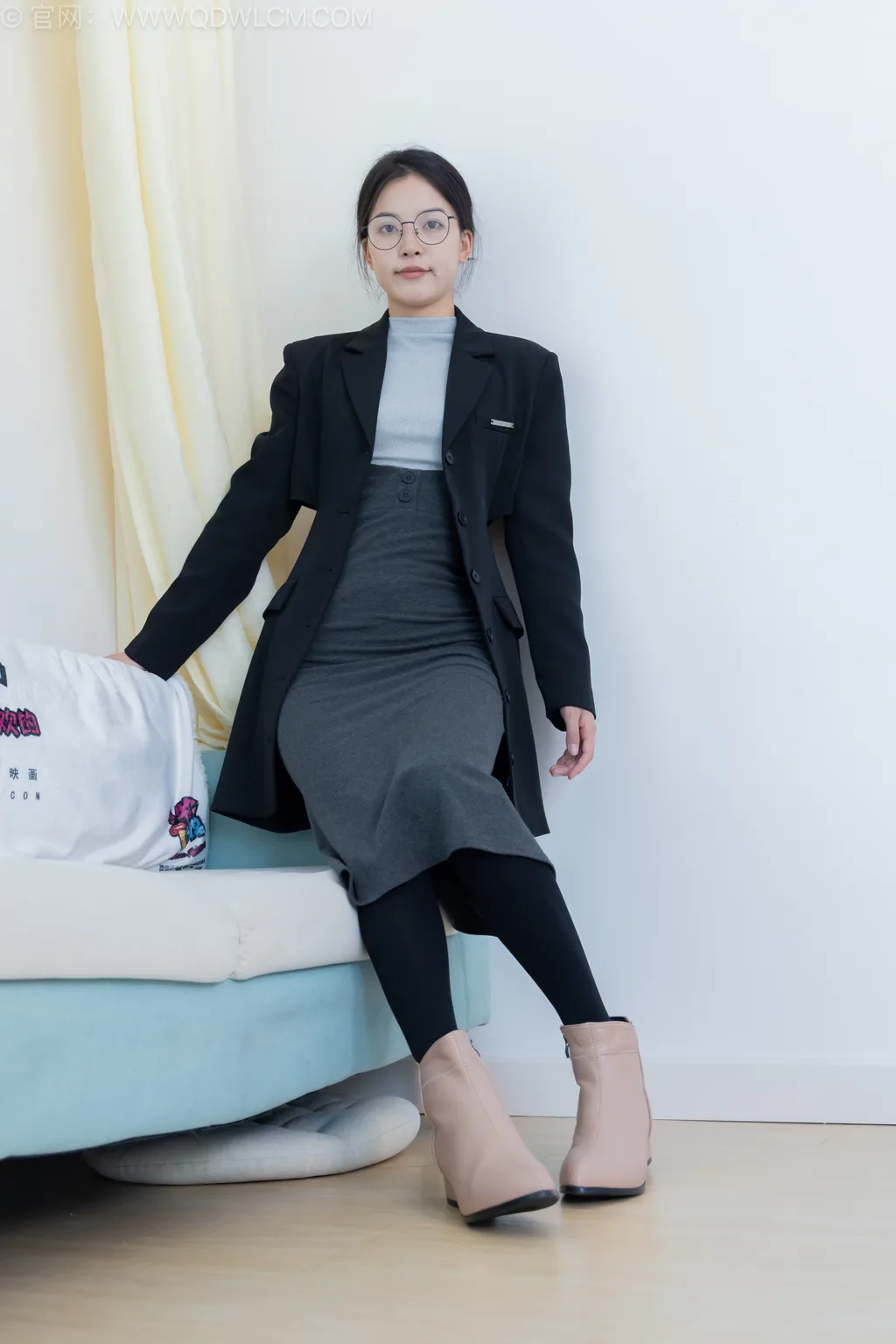 图片[2]-精选勿恋传媒 NO.2533 茯苓-短靴、厚黑丝、皮筋绑脚老头乐挠脚[159P]-草丛看图