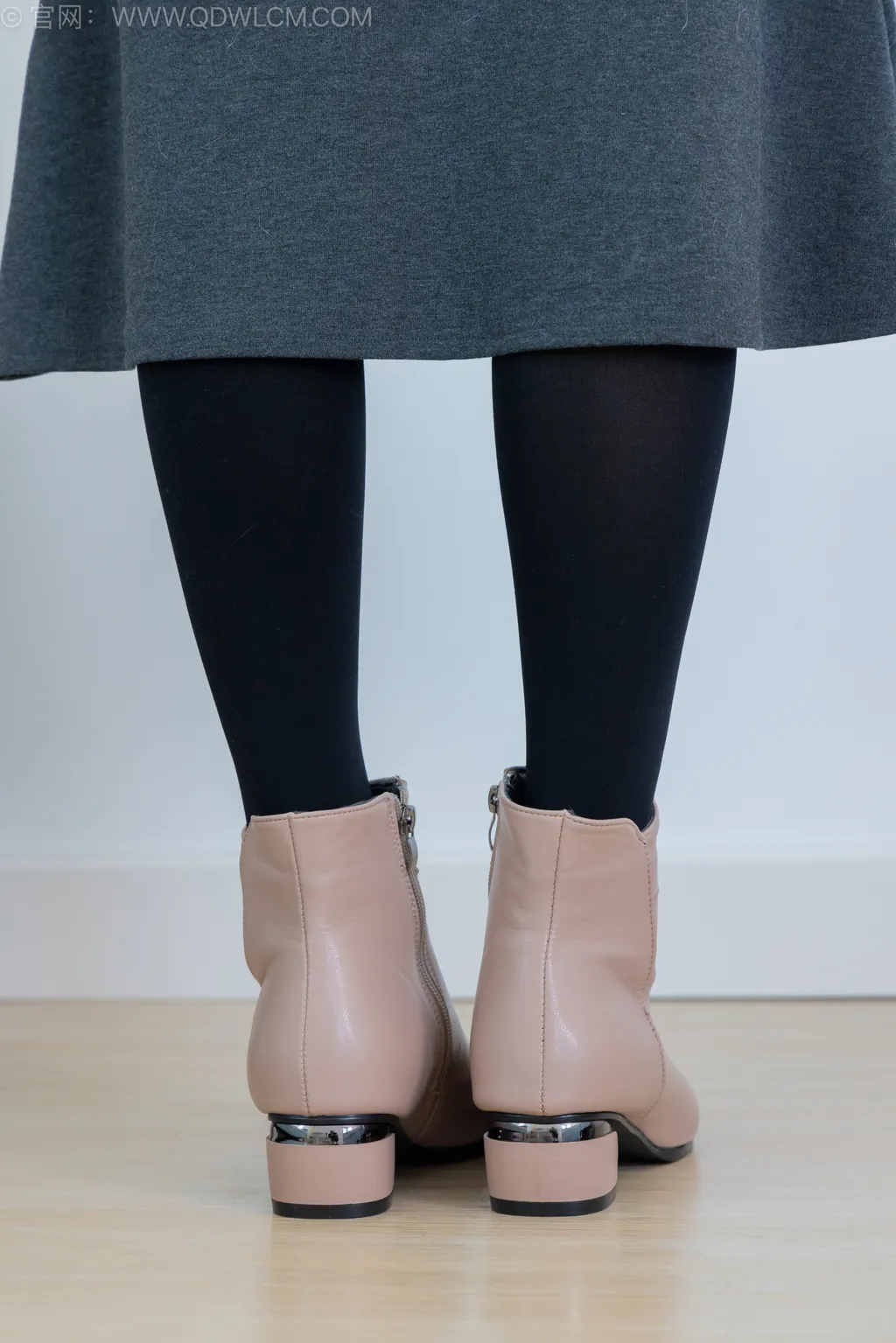 图片[1]-精选勿恋传媒 NO.2533 茯苓-短靴、厚黑丝、皮筋绑脚老头乐挠脚[159P]-草丛看图