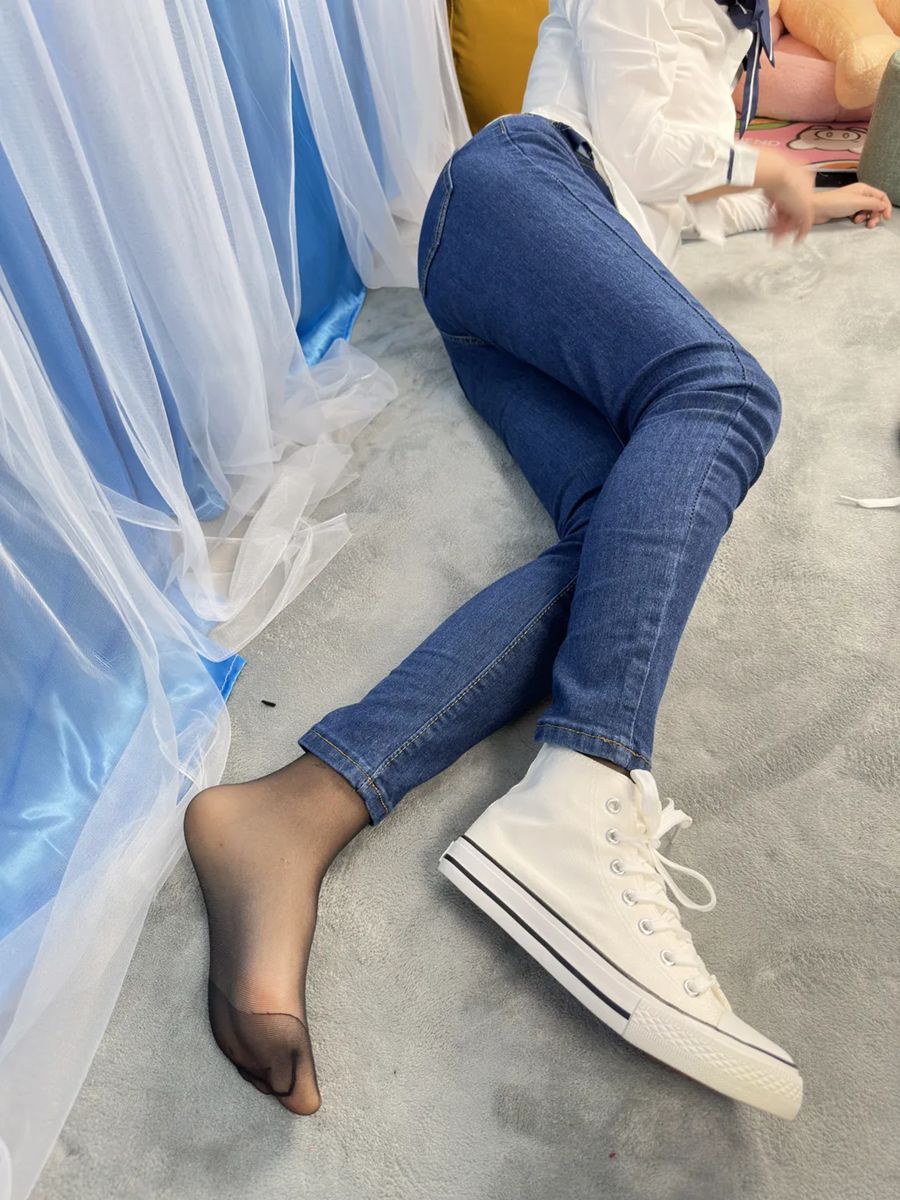 图片[2]-精选三禾摄影 NO.024 牛仔裤里丝 帆布鞋 高跟[147P]-草丛看图