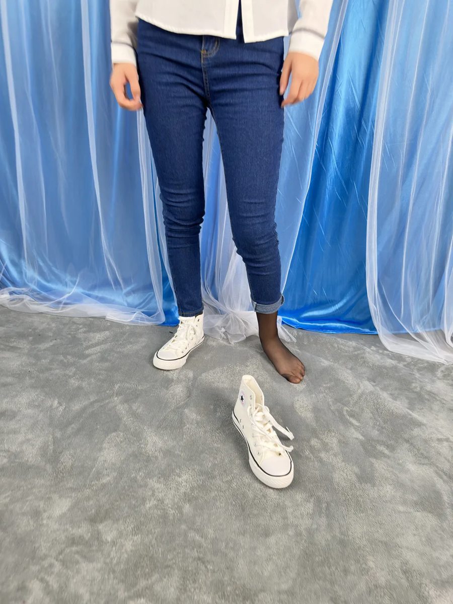 图片[8]-精选三禾摄影 NO.024 牛仔裤里丝 帆布鞋 高跟[147P]-草丛看图