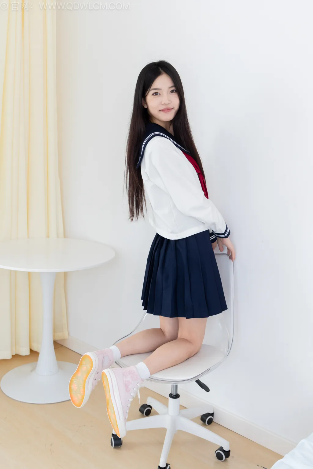 图片[2]-精选勿恋传媒 NO.2535 茯苓-帆布鞋、纯白棉袜、裸足[160P]-草丛看图