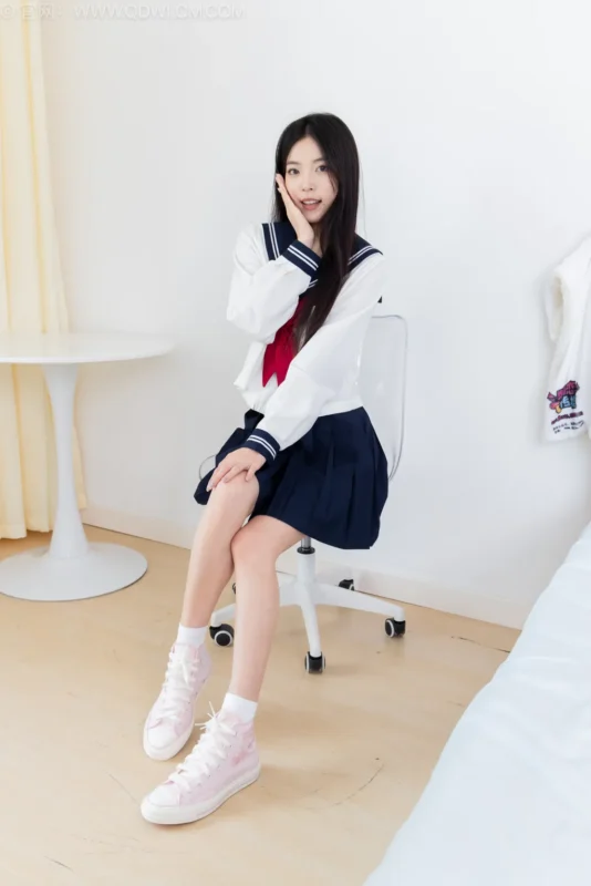 精选勿恋传媒 NO.2535 茯苓-帆布鞋、纯白棉袜、裸足[160P]-草丛看图